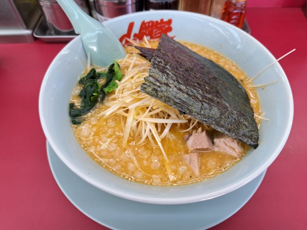 「特製味噌ネギ背脂　濃いめかため多め」@ラーメン山岡家 ひたちなか店の写真