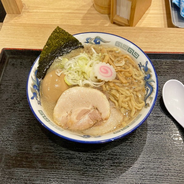 「味玉中華そば」@舎鈴 東京サンケイビル店の写真