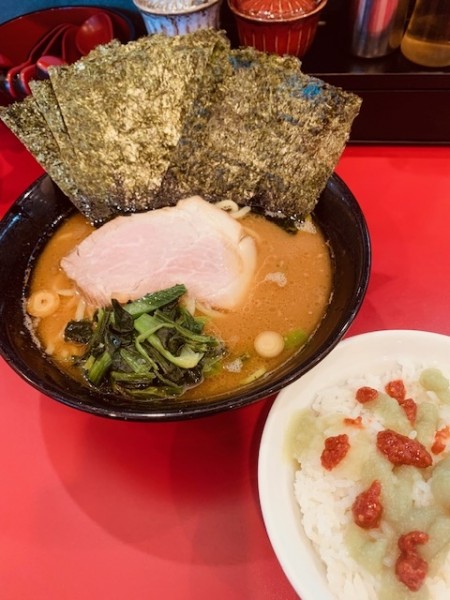 「ラーメン（並）870円 のり80円 ライス（小）120円」@杉田家 千葉駅前店の写真