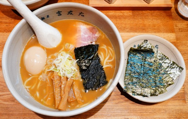 「味玉らーめん＋のり」@麺屋吉左右の写真