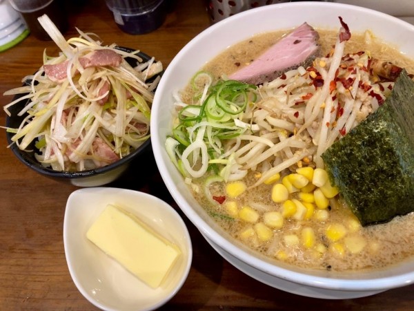 「味噌ラーメン 1100円＋バター 120円＋ネギ丼 300円」@麺匠 ことぶきの写真