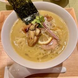 濃厚牡蠣らぁ麺（950円）＋牡蠣（150円）
