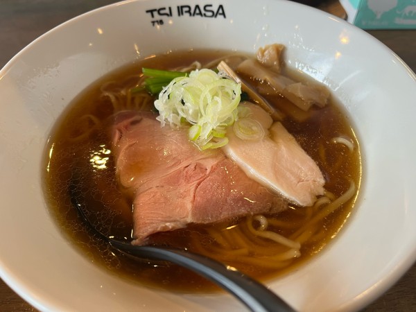 「鶏中華（平打ち）」@ラーメン翼の写真