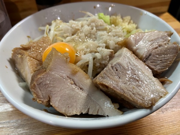 「醤油まぜそば肉増し」@麺処 MAZERUの写真