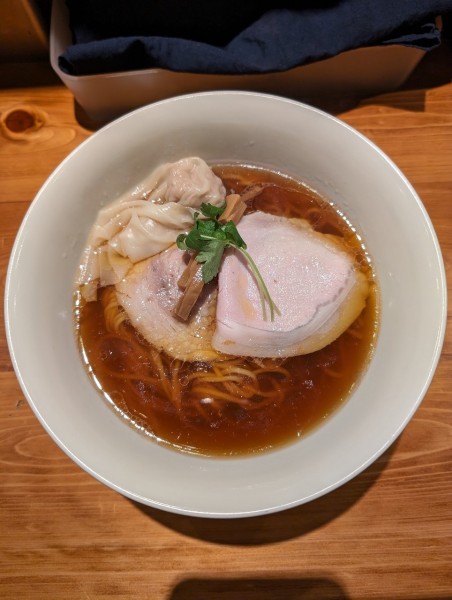 「ワンタン醤油らぁめん」@麺 ふじさきの写真