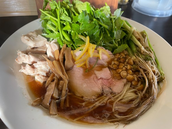 「東和産セリとなめこの中華蕎麦・セリ増し1300円」@中華蕎麦 こばやの写真