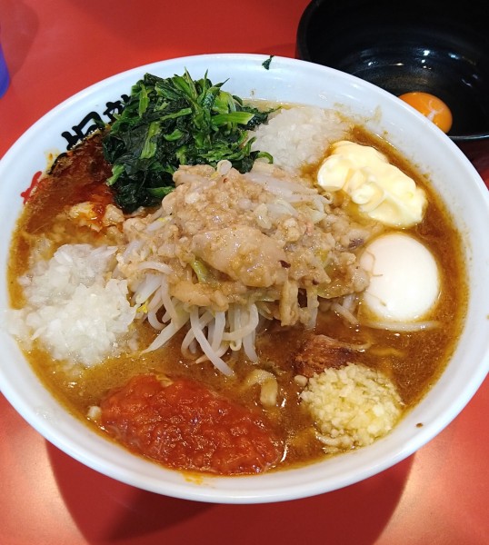 「味噌らーめん小+玉ねぎ✖2､ほうれん草､マヨ､生卵」@麺屋 桐龍 久喜店の写真