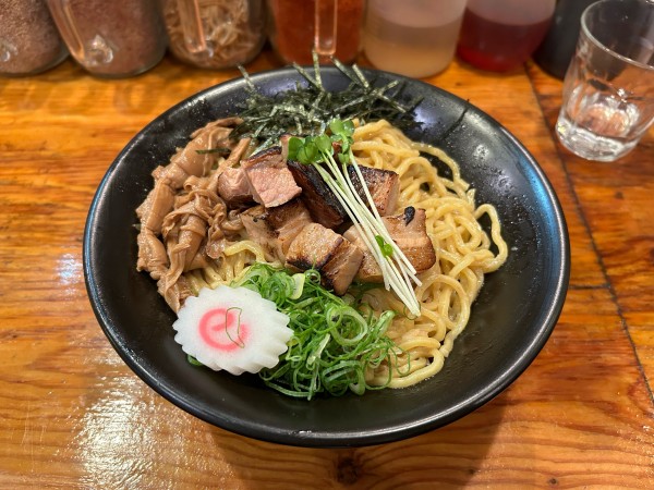 「炙りチャーシュー油そば」@油そば専門店 GACHIの写真