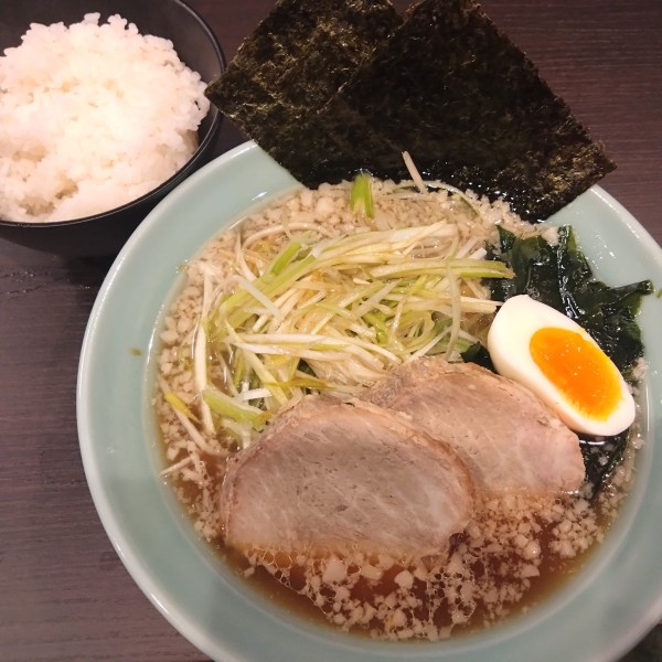 「特選ラーメン(醤油)1000円、ライス100円」@ねぎらーしょ 中野坂上本店の写真