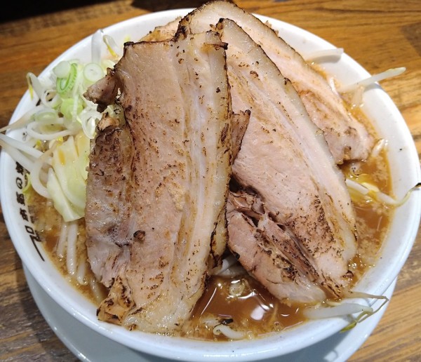 「本気の炙り焼豚そば　1280円」@本気の焼豚 プルプル食堂の写真