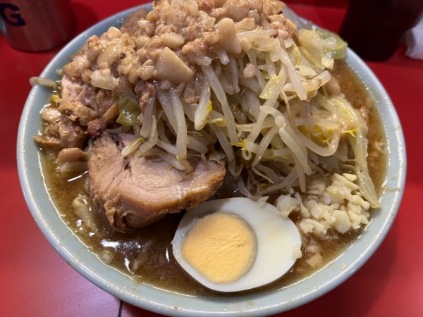 「ラーメン400g＋白100g」@ラーメン富士丸 明治通り都電梶原店の写真