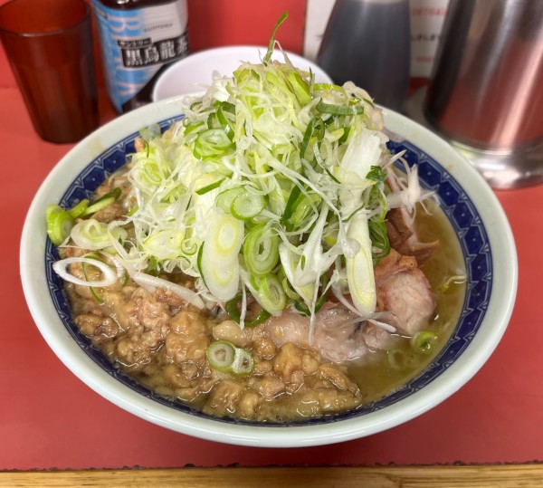 「小ラーメン麺半分野菜アブラ+ネギ+玉子」@ラーメン二郎 桜台駅前店の写真