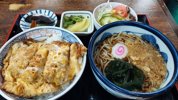 「カツ丼セットたぬき蕎麦 1000円」@蕎麦処 はせ川 西新井大師 本店の写真