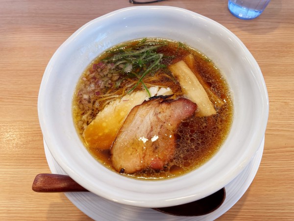 「醤油らぁ麺　950円」@横浜淡麗らぁ麺 川上の写真