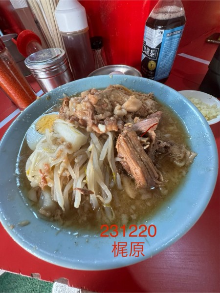 「ラーメン半分＋生玉子　1,000+100」@ラーメン富士丸 明治通り都電梶原店の写真