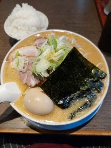 「みそラーメン大盛＋３点トッピ＋ごはん」@丸中華そばの写真