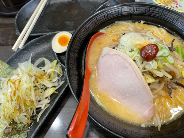 「濃厚タンメン　ネギトッピ」@王道タンメン 調布店の写真