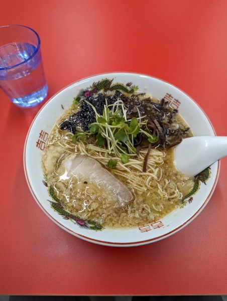 「背脂醤油とんこつラーメン」@大衆スタンドモモちゃんの写真