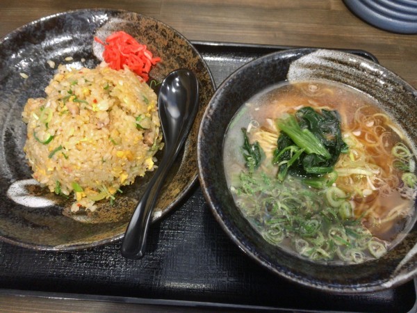 「定番やきめし➕醤油かけ麺（¥980）」@焼飯 やんぱちの写真