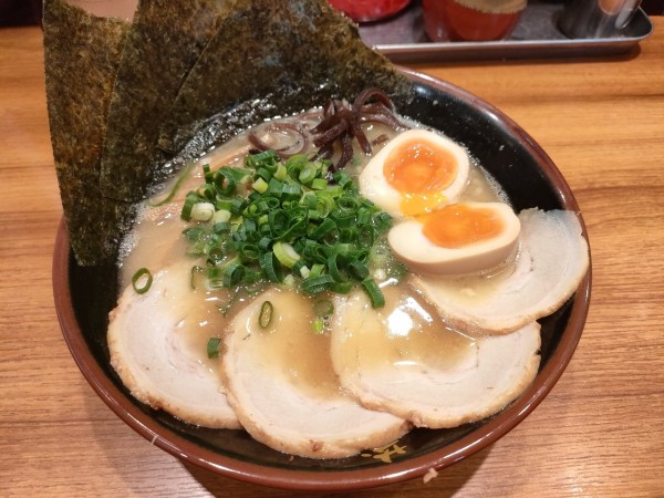 「特選ラーメン」@博多とんこつラーメン わ蔵 御徒町店の写真