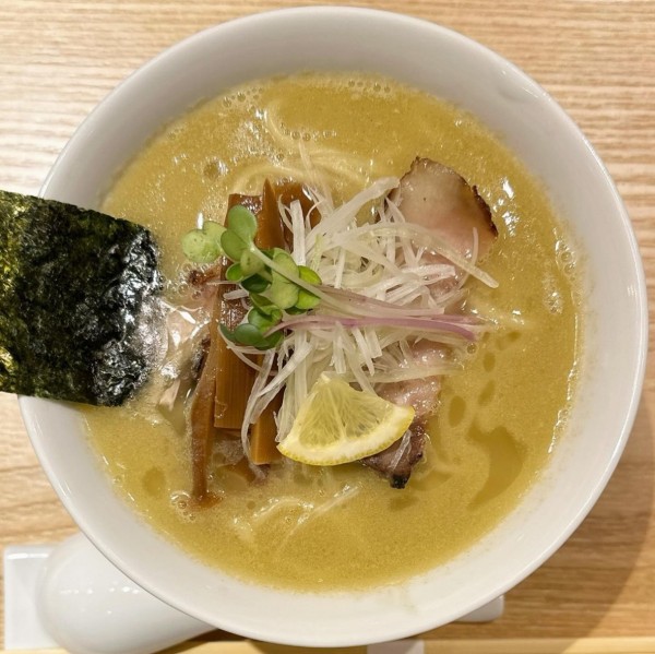 「濃厚牡蠣らぁ麺」@らぁ麺 牡蠣と貝の写真