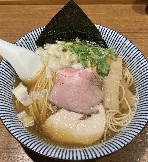 「煮干しそば 白醤油 大盛」@寿製麺よしかわ 川越店の写真