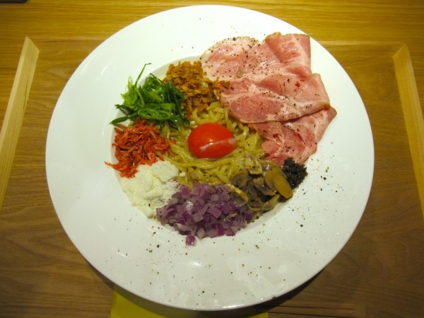 「濃い卵とペコリーノ・ロマーノのまぜそば（並）（1,000円）」@MENDOKORO TOMO Premiumの写真