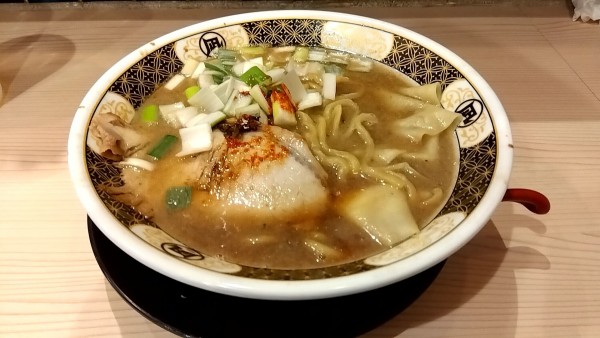 「すごい煮干しらぁー麺（９９０円）」@鮨とラーメン うおがしや 鶴屋町店の写真