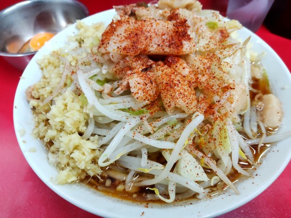 「小ラーメン＋ショウガ＋生たまご」@ラーメン二郎 越谷店の写真