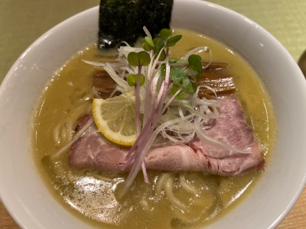 「濃厚牡蠣らぁ麺」@らぁ麺 牡蠣と貝の写真