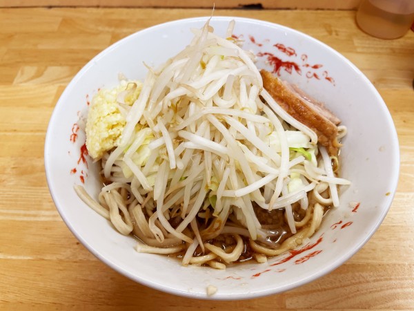 「小ブタ1枚　ニンニク野菜少なめ」@ラーメン 登良治郎の写真