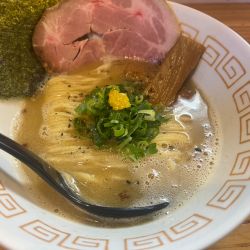 にぼ鶏しょうゆらーめん(1050円)