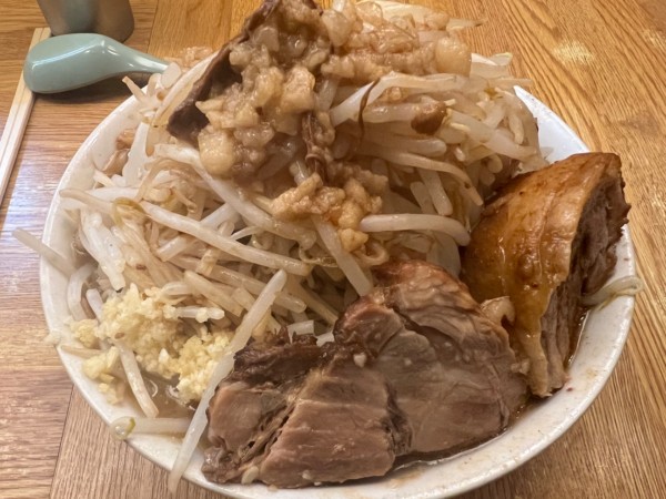 「ラーメン・ヤサイニンニク少し（950円）」@ラーメン荘 夢を語れの写真