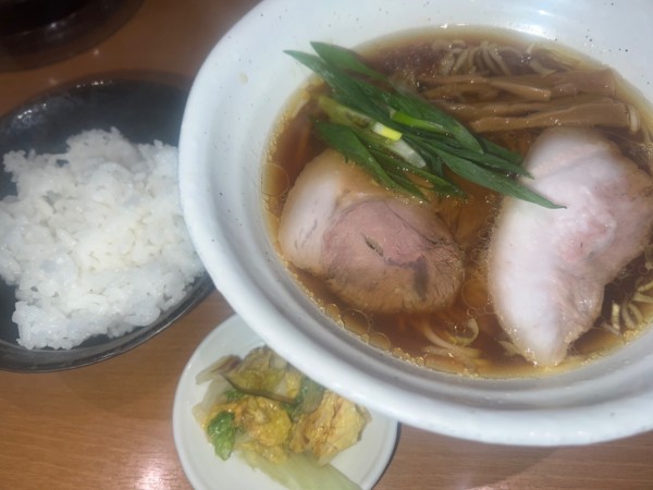 「中華そば　醤油+小盛りご飯(1050+200円)」@中華そば うえまちの写真