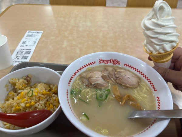 「肉入ラーメン+チャーハン+ソフトクリーム」@スガキヤ 高槻イオン店の写真