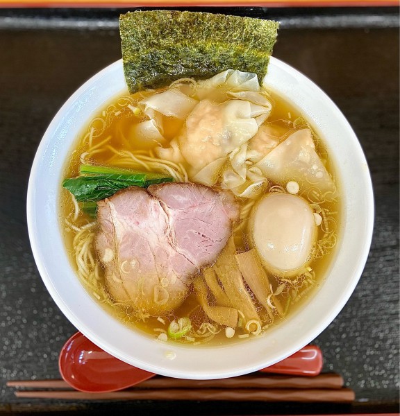 「醤油ワンタン麺+味玉」@らーめん 志ん海の写真