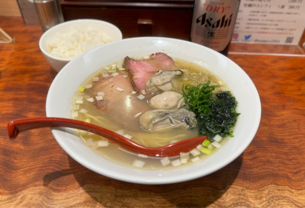 「牡蠣の塩そば、牡蠣のコンフィ（小）×3、白ご飯」@三馬路 東京店の写真