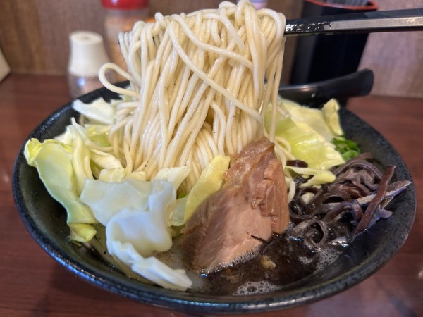 「ブラックキャベツ850円(大盛ランチサービス」@熊本ラーメン 大悟の写真