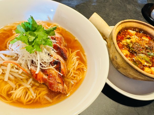 「チャーシュー麺 1,300円 陳麻婆豆腐 1,640円」@中華料理 ロドスの写真