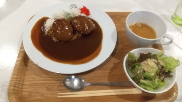 「日替わりランチ（ハンバーグカレー）800円」@すなば珈琲 ”新“鳥取駅前店の写真
