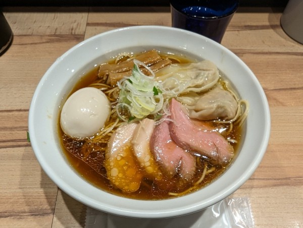 「特製醤油らーめん」@麺屋 彩音 ~Sign~の写真