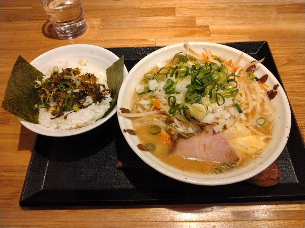 「むさ流 豚骨らぁめん(並)醤油¥900+高菜ご飯¥240-」@麺処 むささんじんの写真