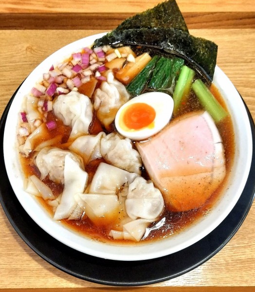 「ワンタン醤油さくらラーメン 1730円」@麺屋 さくらの写真