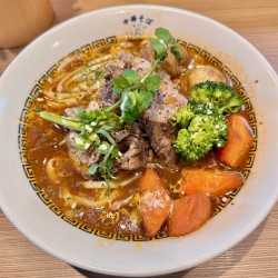 【期間限定】ラムの赤ワイン煮込みラーメン（1600円）