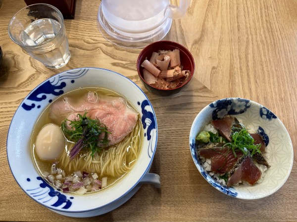 「淡麗かつおそば(しお)味玉 950円・鰹たたき丼(ミニ)500円」@鰹そば田ヶ久保の写真