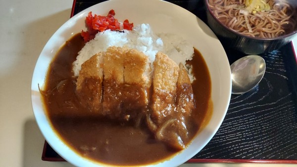 「カツカレーライスとミニ蕎麦セット 900円」@そば・うどん たぬきの写真