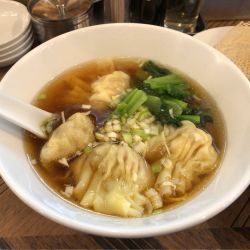 醤油ワンタン麺