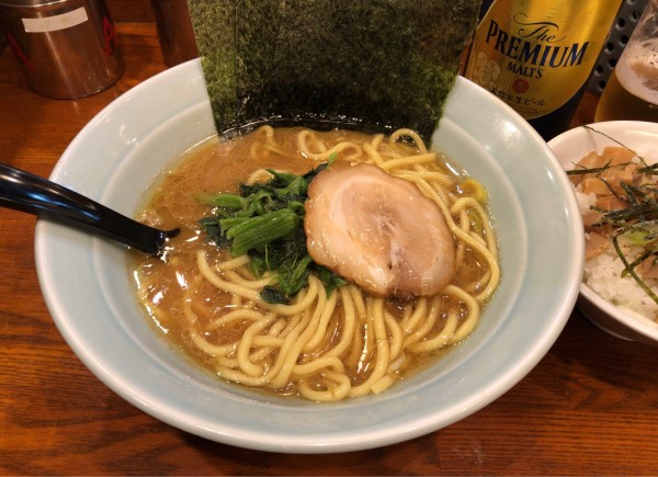 「家系ラーメン」@横浜家系ラーメン銀家 伊勢佐木町店の写真