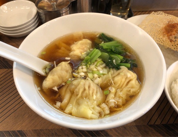 「醤油ワンタン麺」@関内餃子軒 2号店の写真