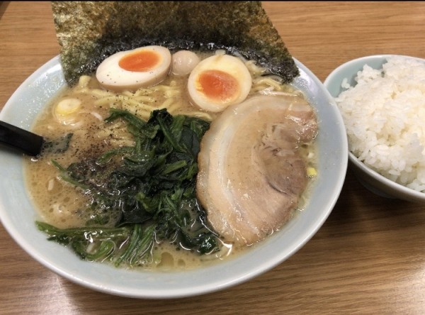 「豚骨ラーメン」@ラーメン三國家 関内店の写真